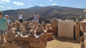 hiking around plakotos, visit at homers tomb