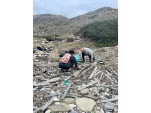 beach cleanup at Diamoudia beach after a hike